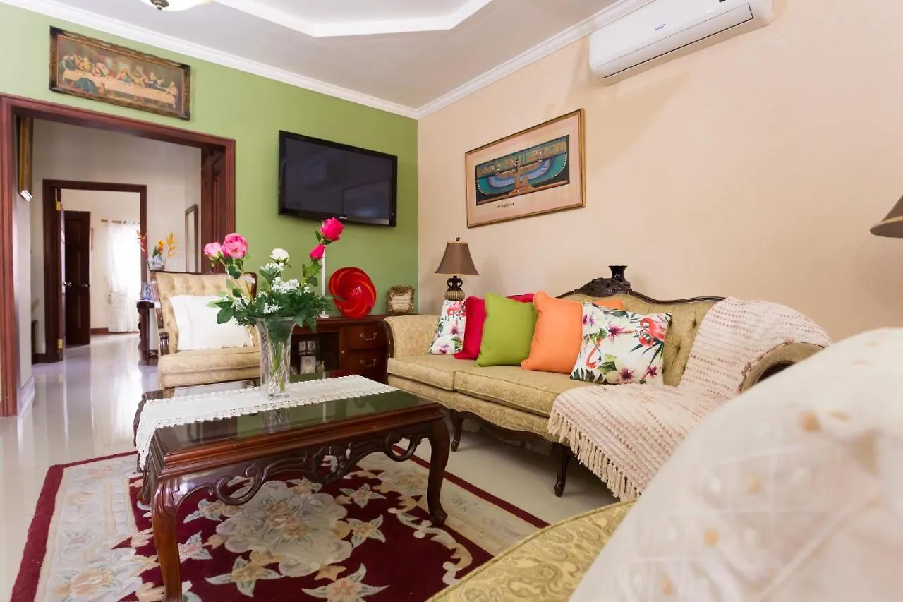 New Kingston Guest Apartment At Inglaterra I