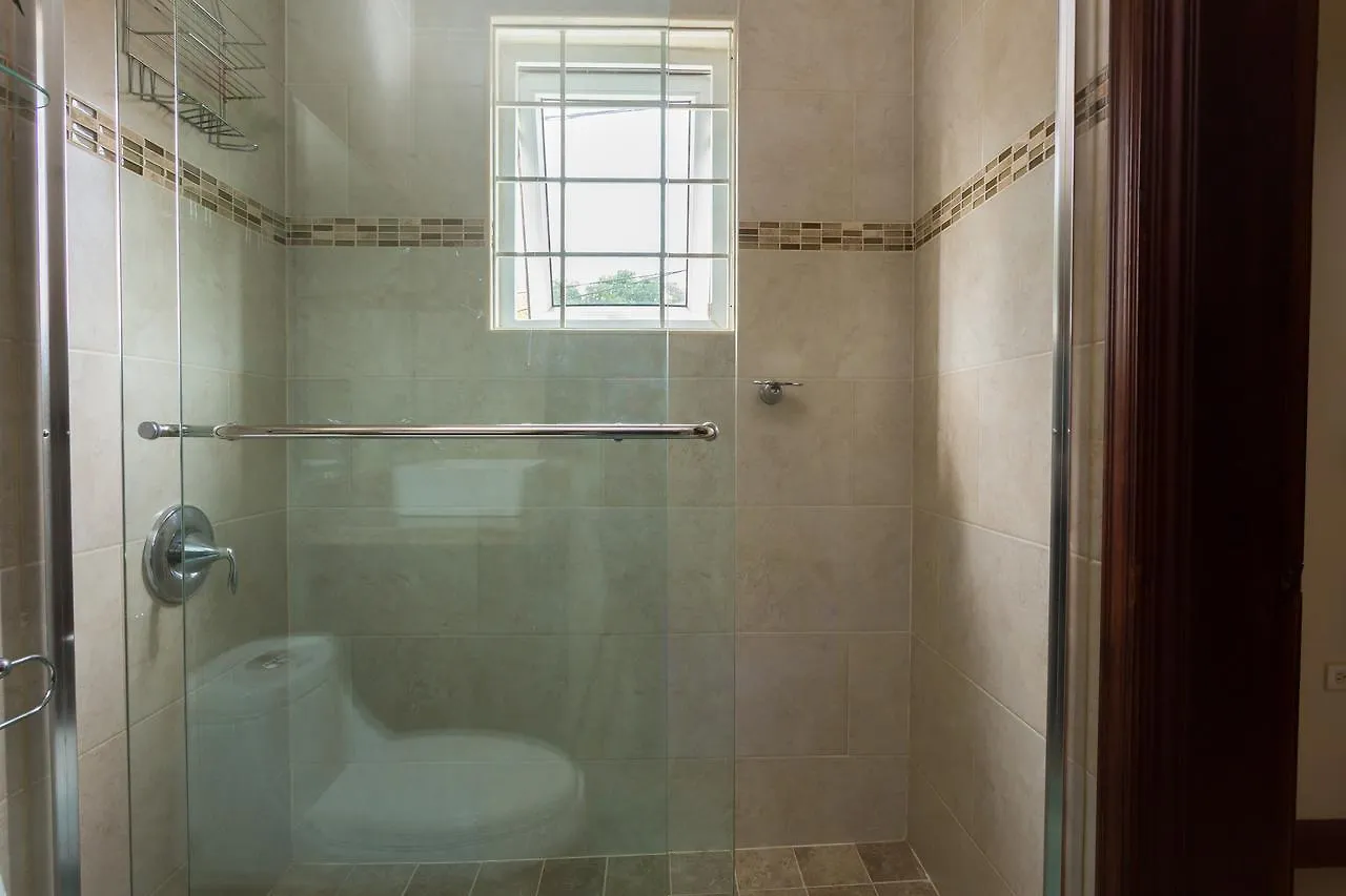 New Kingston Guest Apartment At Inglaterra I